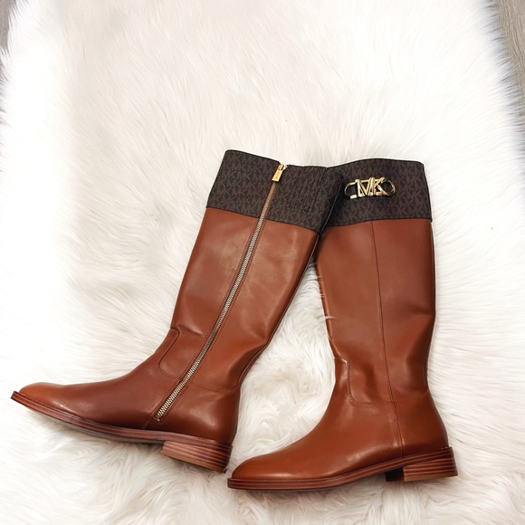 MICHAEL KORS
Parker Logo and Leather Boot✨brand new - Picture 5 of 5